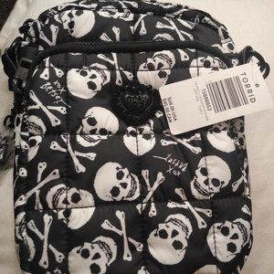 BETSEY JOHNSON TORRID SKULL CROSSBODY BAG WITH SKULL CHARM